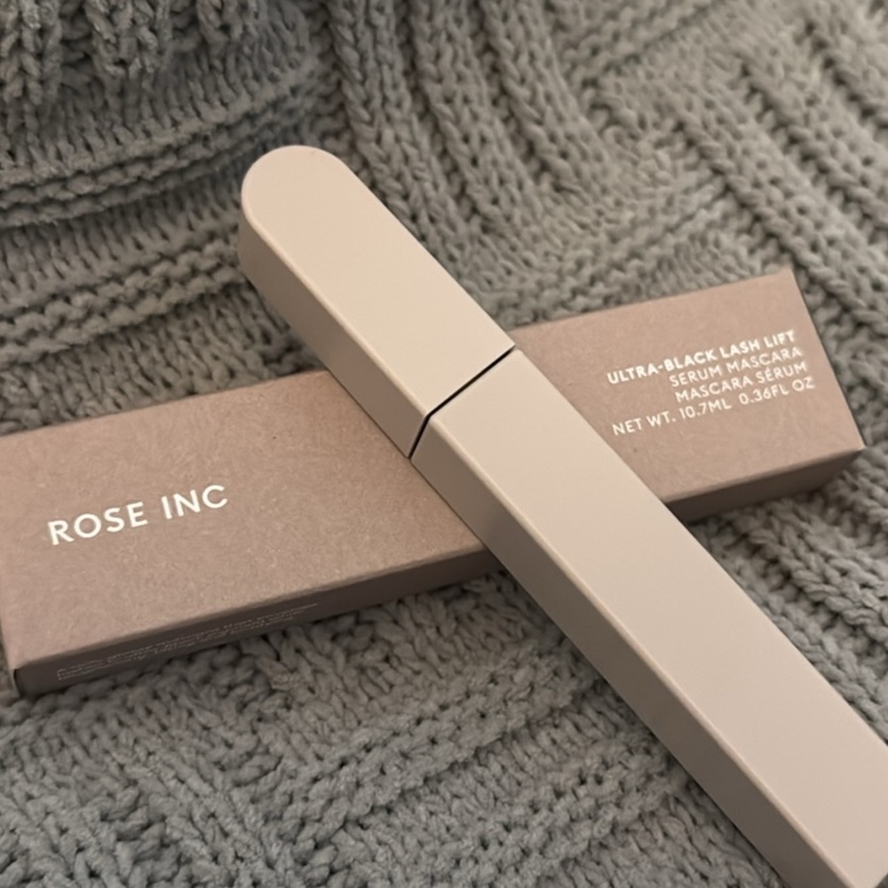 Rose Inc Ultra-Black Lash Lift Serum
Mascara